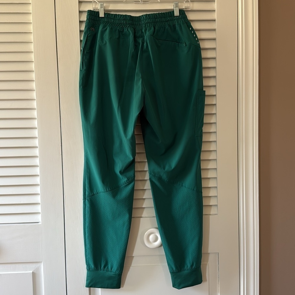 BARCO ONE boost jogger scrub pants size medium hunter green NWOT - Picture 3 of 4